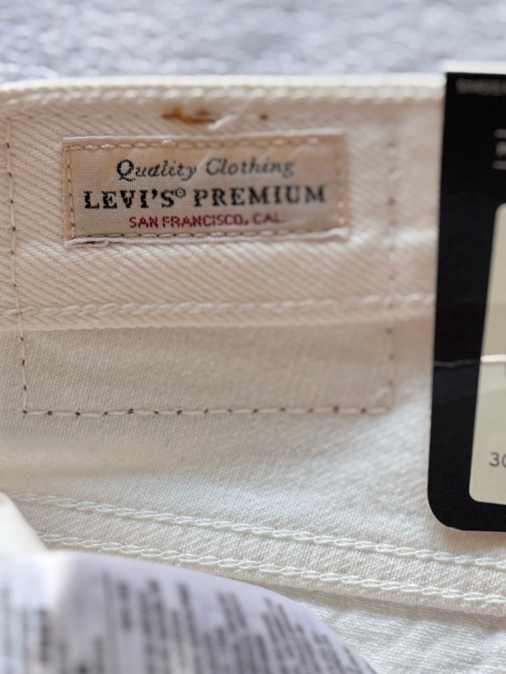 LEVI'S Wedgie Straight Leg Cropped High Rise Button Fly White Jeans--NWT--30 - Picture 8 of 16